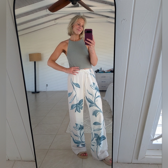 Abercrombie Drapey Floral Pants Small - Picture 7 of 9